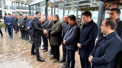 Ayvacık’ta Bayram Sevinci Paylaştıkça Çoğaldı: Şehitlikten Huzurevine Anlamlı Ziyaretler