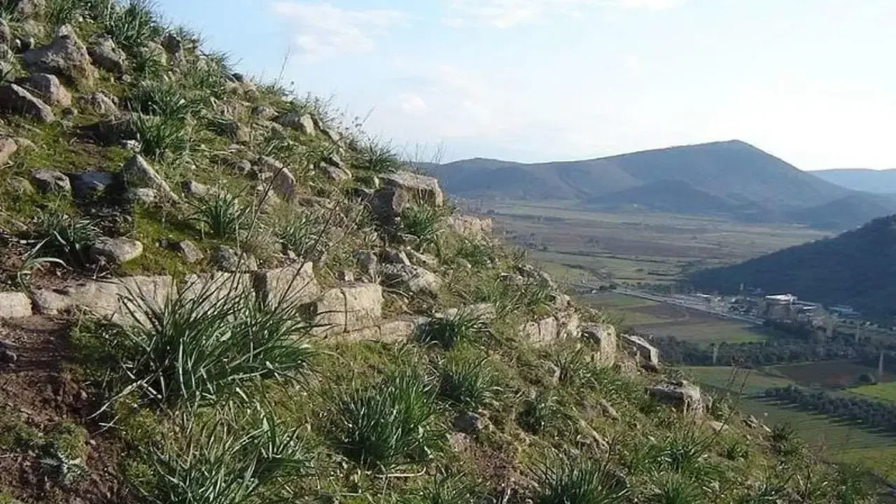 Bayramiç Cazgırlar Köyü’nde Yeni Yasaklar! Kale Tepe İçin 3 Yıllık Kritik Süreç Başladı