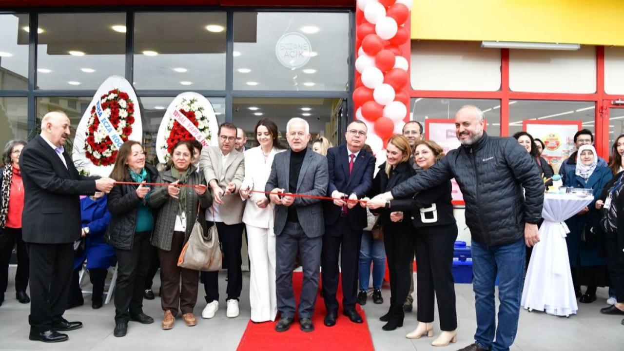 Begüm Eczanesi törenle açıldı! Siyasetin zirvesi Kepez’de buluştu