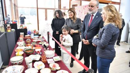 Çamurdan Seramiğe Uzanan Bir "Keşif" Hikayesi: Altın Yıllar Yaşam Merkezinde Sergileniyor