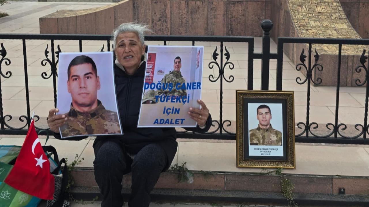 Çanakkale Valiliği Önünde İhmal Eylemi: Asker Annesi Sorumluların Hesap Vermesini İstiyor