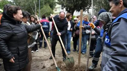 Çanakkale'de Anlamlı Etkinlik: CHP Merkez İlçe Başkanlığı'ndan Kadınlar Anısına Fidan Dikimi