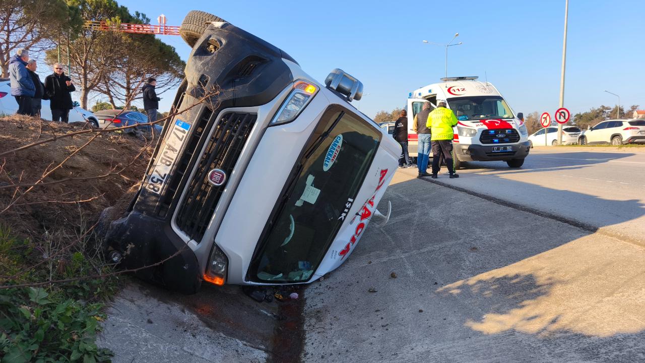 Çanakkale’de Can Pazarı: Minibüs Su Menfezine Devrildi, Çok Sayıda Yaralı Var!