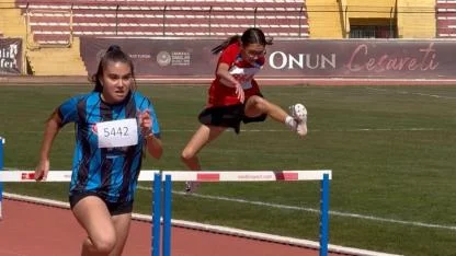 Çanakkale’nin "Hızlı" Yıldızları: Gazi Ortaokulu Bayrak Yarışında İl Şampiyonu!