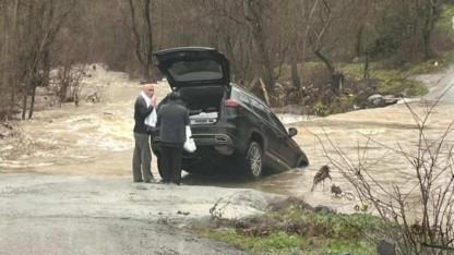 Çan’da Korku Dolu Anlar! Kocabaş Çayı Taştı, Araç Sel Sularına Kapıldı