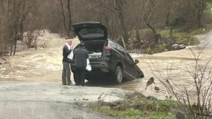 Çan’da Korku Dolu Anlar! Kocabaş Çayı Taştı, Araç Sel Sularına Kapıldı