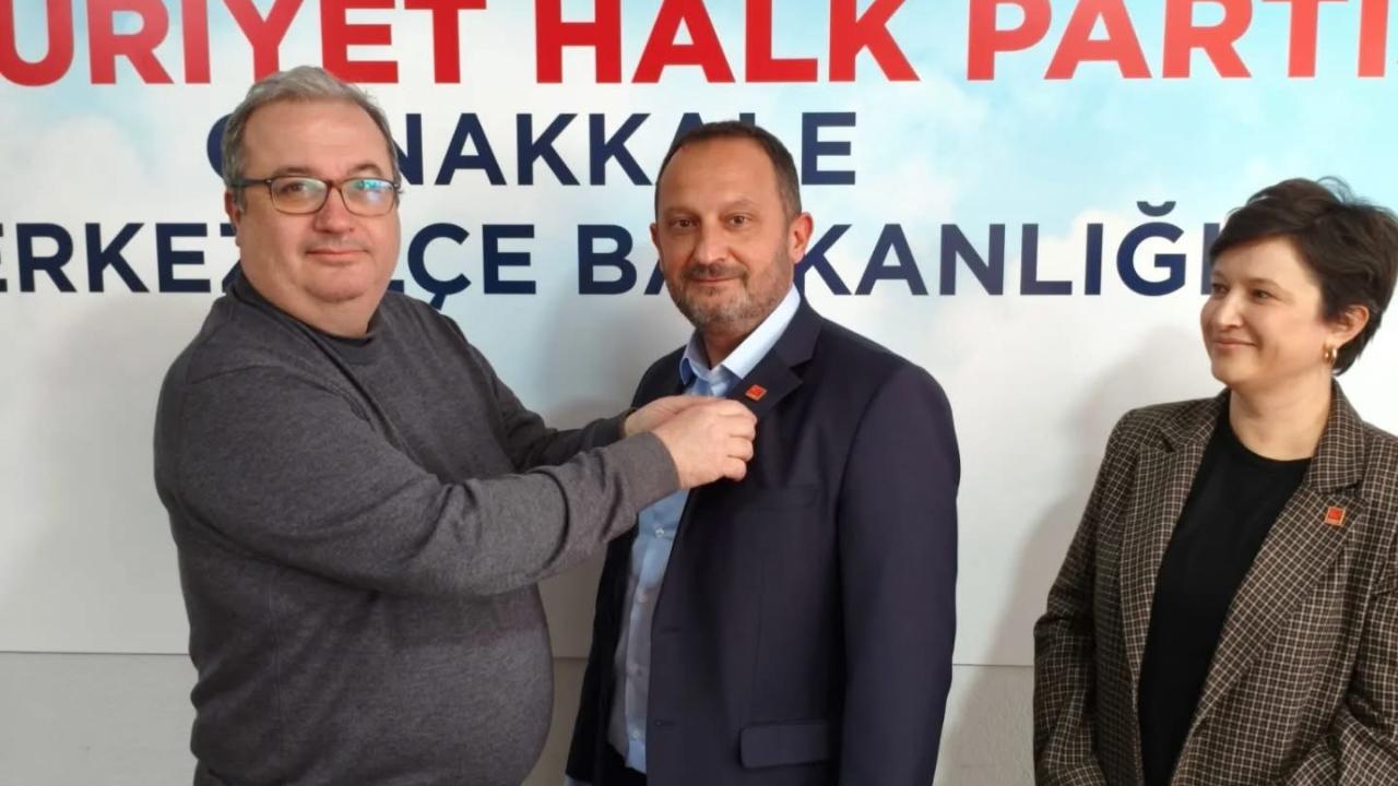 CHP Çanakkale’de Yeni Üye Kaydı: Belediye Meclis Üyesi Kerem Özer Partiye Katıldı