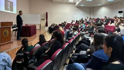 ÇOMÜ’lü Gençlere İŞKUR’dan Altın Değerinde Kariyer Dersi! Mezuniyet Sonrası İş Arama Rehberi Lapseki’de Masaya Yatırıldı