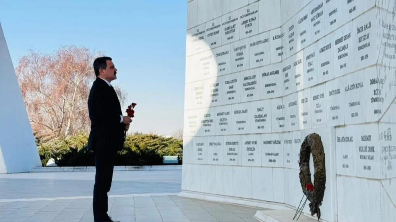 Devlet Büyükleri Anıt Mezarlığı'nda Anma Programı