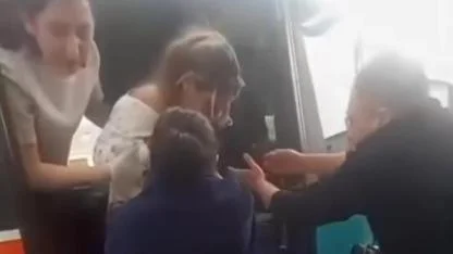 Dolmuşta Yolculuk Yaparken Anne Oldu! Sancılanan Kadın Dolmuşta Doğum Yaptı