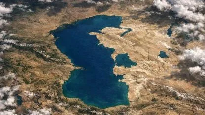 Dünyanın en büyük gölü bakın nerede: Tam 5 ülkeye sınırı var