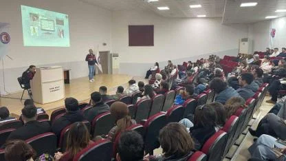 Ezine’de Üniversite Öğrencilerine KADES ve Güvenli İnternet Eğitimi Verildi