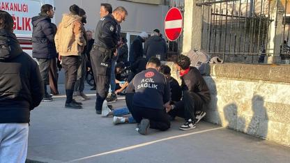 Gelibolu’da Korku Dolu Dakikalar: Sokak Ortasında Bıçaklar Çekildi! Yaralılar Var