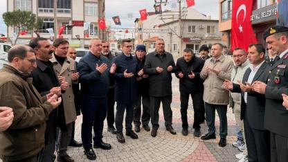Geyikli’de Bayram Coşkusu: Protokol ve Vatandaşlar Atatürk Parkı’nda Buluştu!