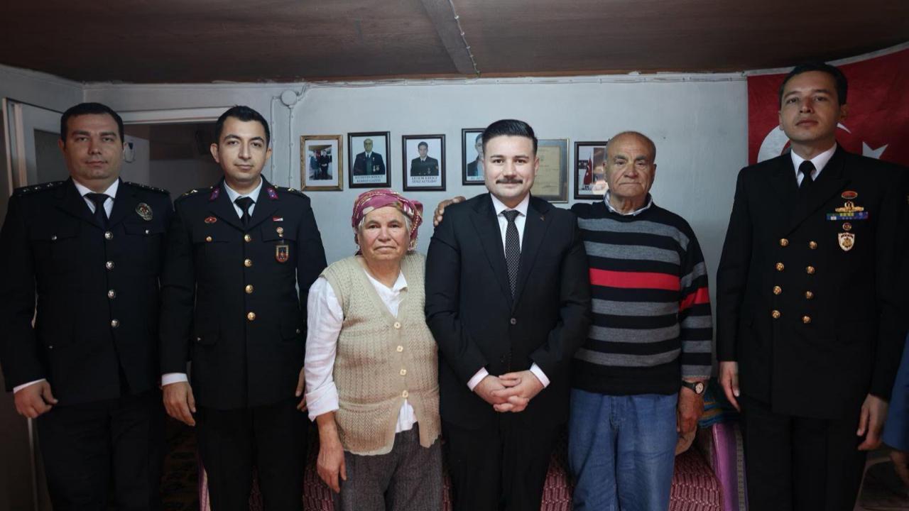 Gökçeada Protokolü Tam Kadro! Şehit Ailesi ve Gaziler Bayramda Yalnız Bırakılmadı