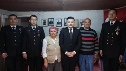 Gökçeada Protokolü Tam Kadro! Şehit Ailesi ve Gaziler Bayramda Yalnız Bırakılmadı