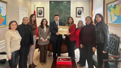 Gökçeada'da Kadınların El Emeği Kaymakam Acar’a Takdim Edildi