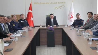 Gökçeada’da kritik toplantı! Kaymakam Osman Acar’dan dikkat çeken mesaj: “Her şey değişecek mi?”