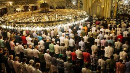 İl İl Bayram Namazı Saatleri 2026: Diyanet Paylaştı! Çanakkale, İstanbul, Ankara, İzmir Bayram Namazı Saat Kaçta?