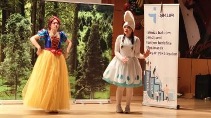 İŞKUR’dan Eğitim Temalı Tiyatro: “Pamuk Prenses: Bir Güvenlik Masalı” ÇOMÜ’de Sahnelenecek