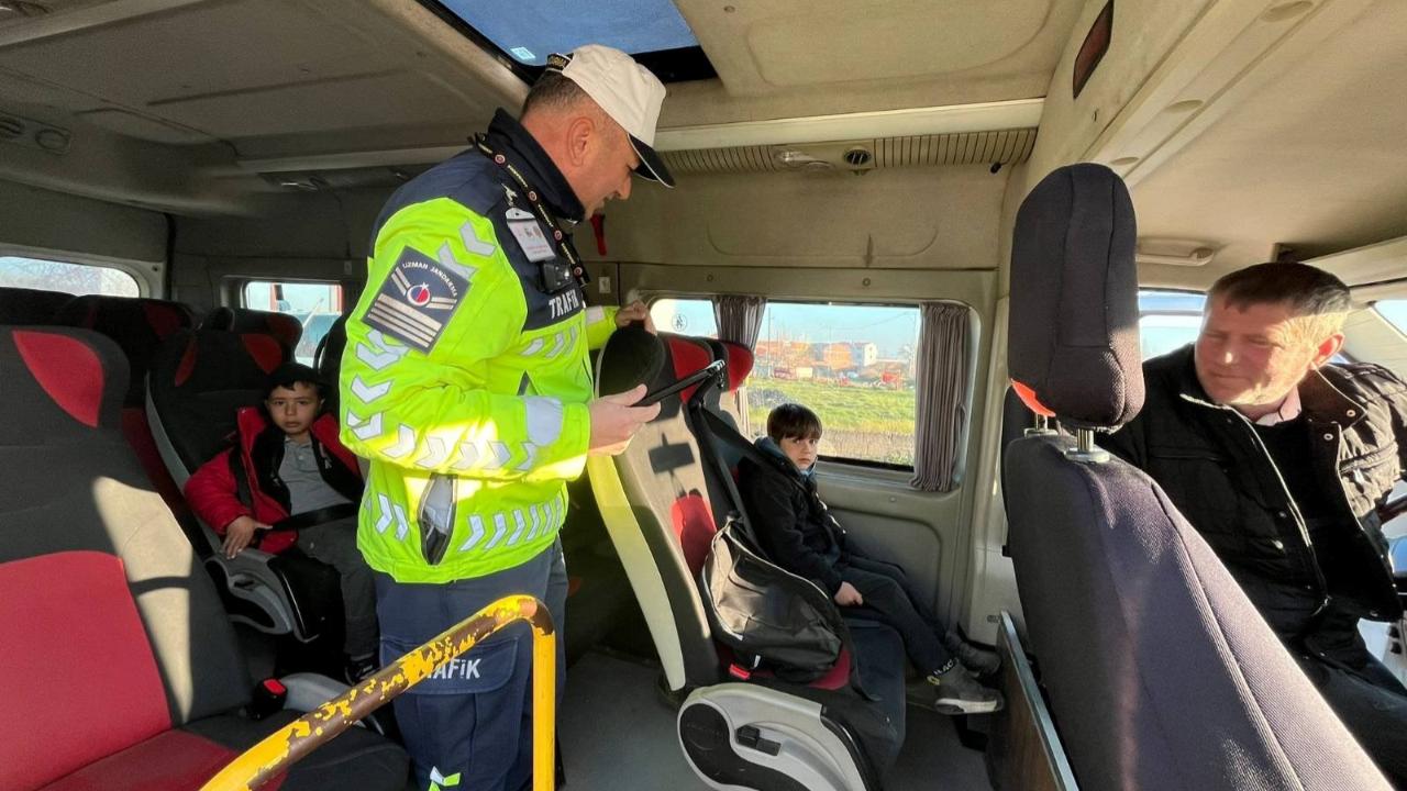 Jandarmadan Okul Servislerine Dev Denetim: 450 Araç Kontrol Edildi