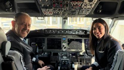 Kaptan Pilot Ali Akman Sarıhan 42 Yıllık Kariyerine Kızıyla Veda Etti