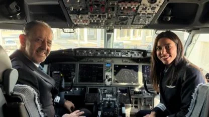 Kaptan Pilot Ali Akman Sarıhan 42 Yıllık Kariyerine Kızıyla Veda Etti