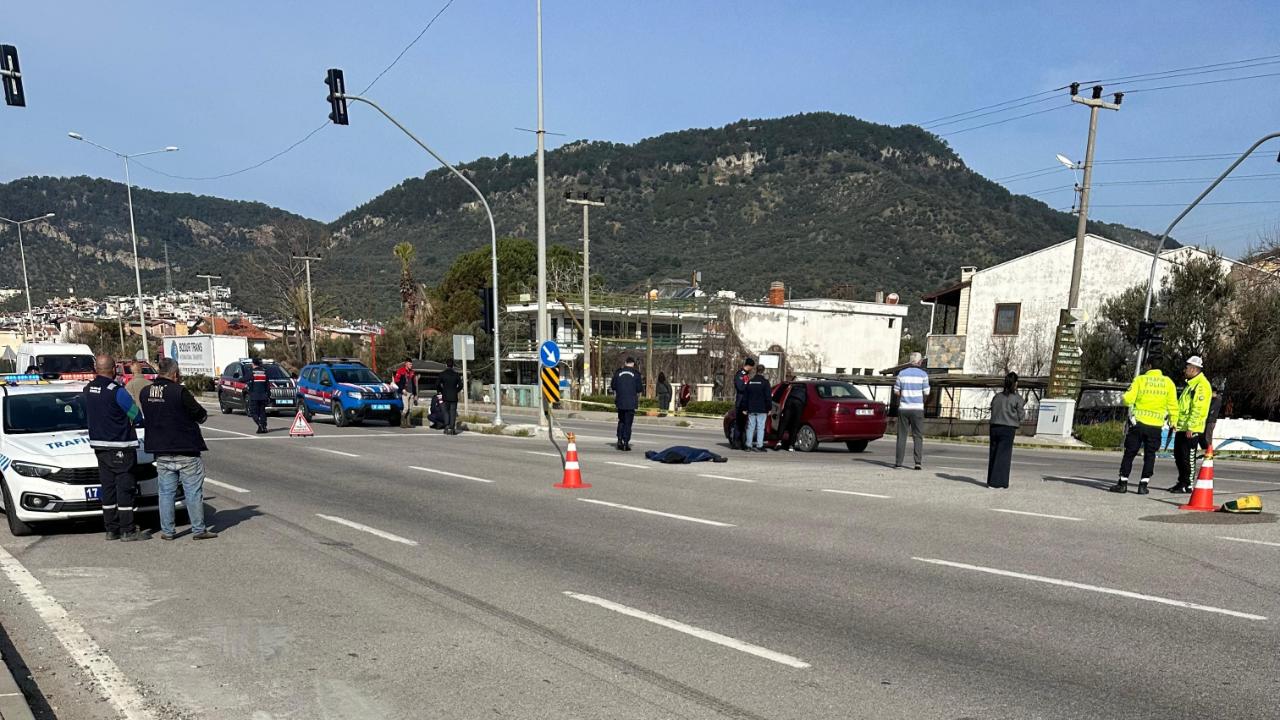 Küçükkuyu’da Feci Kaza: Yolun Karşısına Geçmek İsteyen Kadın Hayatını Kaybetti!