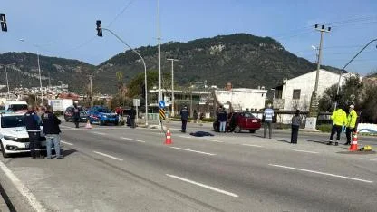 Küçükkuyu’da Feci Kaza: Yolun Karşısına Geçmek İsteyen Kadın Hayatını Kaybetti!