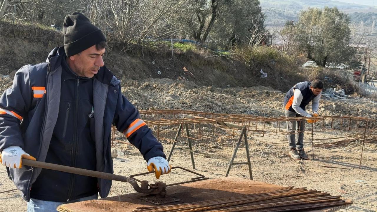 Lapseki'de yollar genişliyor, sosyal alanlar modernleşiyor