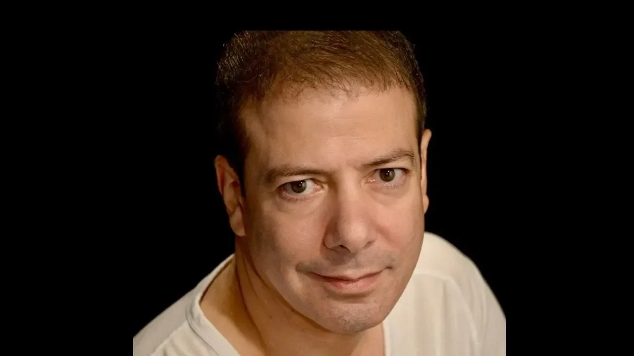 Oyuncu ve Seslendirme Sanatçısı Canberk Uçucu 57 Yaşında Hayatını Kaybetti!