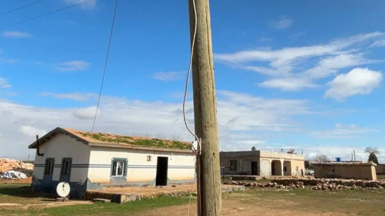 Pes Dedirten Kaçak Elektrik Yöntemi: Elektrik Direği Oyup 20 Metrelik Gizli Hat Çektiler!