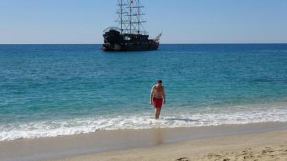 Termometreler 18 Dereceyi Gördü: Alanya’da Mart Güneşi Plajları Doldurdu