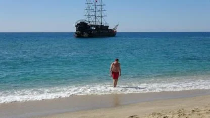 Termometreler 18 Dereceyi Gördü: Alanya’da Mart Güneşi Plajları Doldurdu