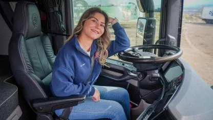 Plazayı Terk Edip Tır Direksiyonuna Geçti: 26 Yaşındaki Başak Güvercin'in Ezber Bozan Hikayesi