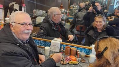 Ülgür Gökhan ve Eşi Hale Gökhan'ın Değişmez Adresi: Üsküp Ciğer'de Lezzet Turu