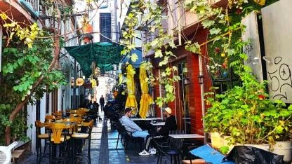 Saat Kulesi’nin Karşısındaki O Dar Geçit… Çanakkale’de Çoğu Kişi İçeri Girmeden Geçiyor