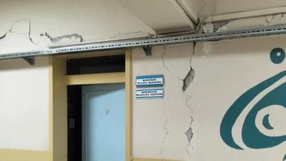 Niksar'da okulda deprem alarmı! Duvarlar çatladı, sıvalar döküldü