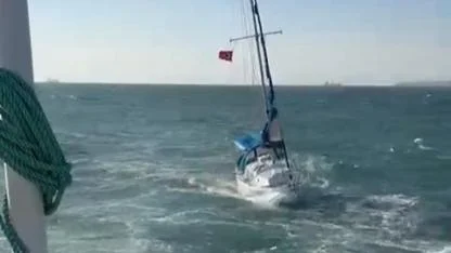 Çanakkale Boğazı’nda Can Pazarı: Sürüklenen Yelkenli Tekneyi Balıkçılar Kurtardı