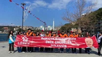 LÖSEV'den Çanakkale'de farkındalık yürüyüşü