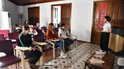 Müze objeleri gençlerin kaleminde hayat buluyor