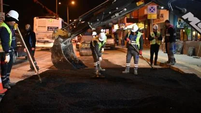 Çanakkale’de Trafik Akarken Konfor Artıyor: Gece Mesaisiyle Yollar Yenileniyor