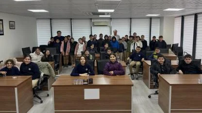 Lapseki Belediyesi’nde Ders Zilini Başkan Öztürk Çaldı: Minik Öğrenciler Belediyeyi Tanıdı!