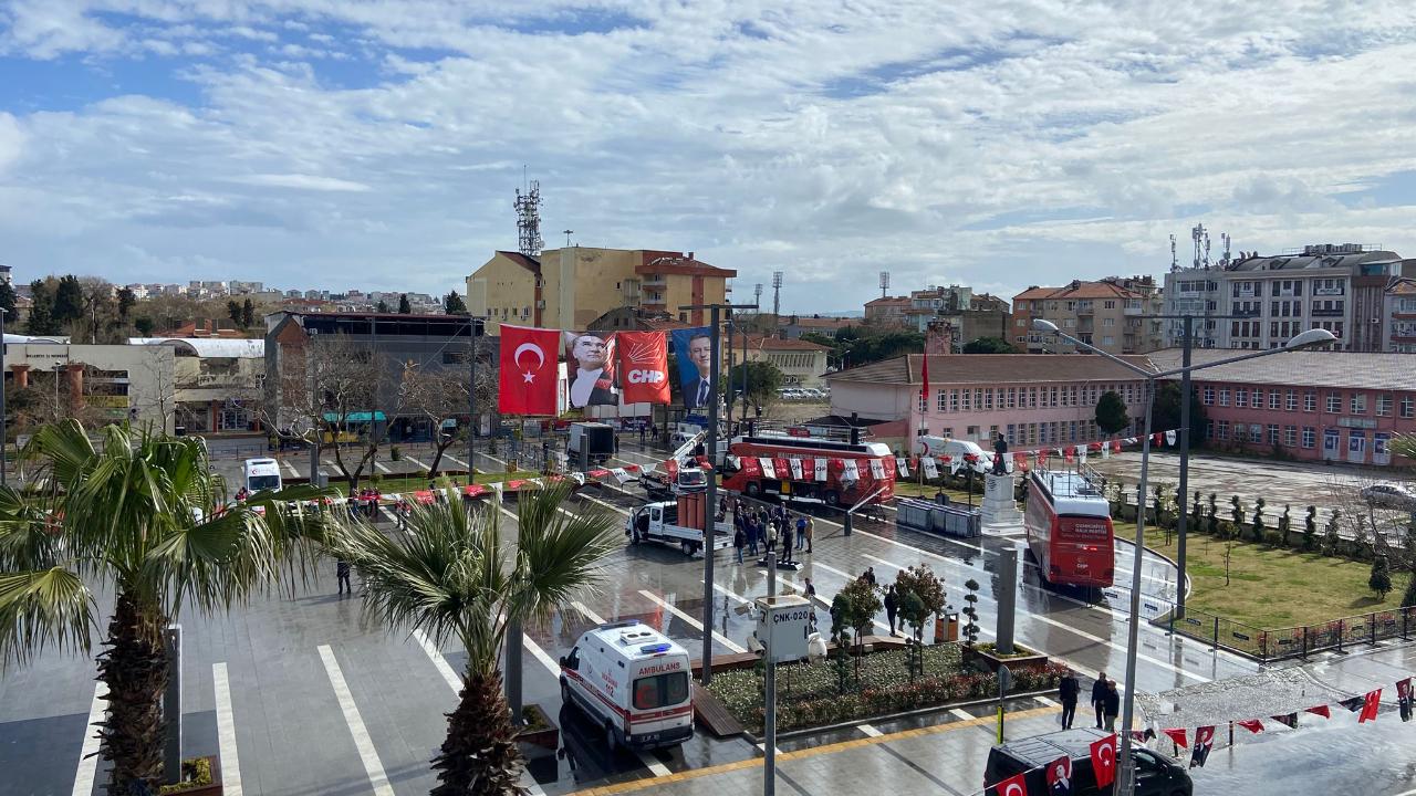Çanakkale’de CHP Mitingi Hazırlığı: Cumhuriyet Meydanı Trafiğe Kapatıldı!