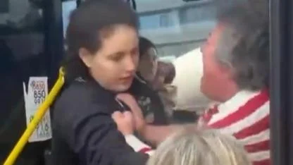 Bursa’da Otobüste Akılalmaz Olay: İki Kadın Yolcu Birbirine Girdi, Şoförün Kolunu Isırdı!