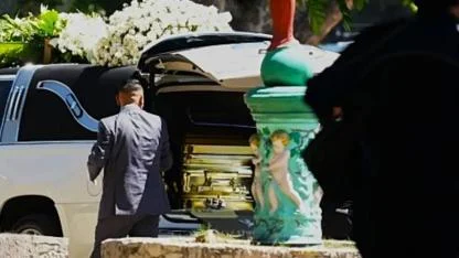 Askeri Pusuda Öldürüldü, Altın Tabutla Gömüldü