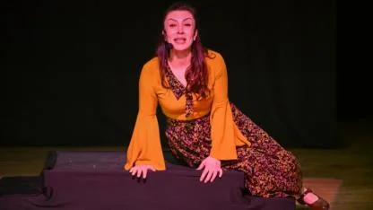 Sanatın Gücü Kadınların Hikayesiyle Buluştu: "Sakla Saklan" Alkışlarla Karşılandı