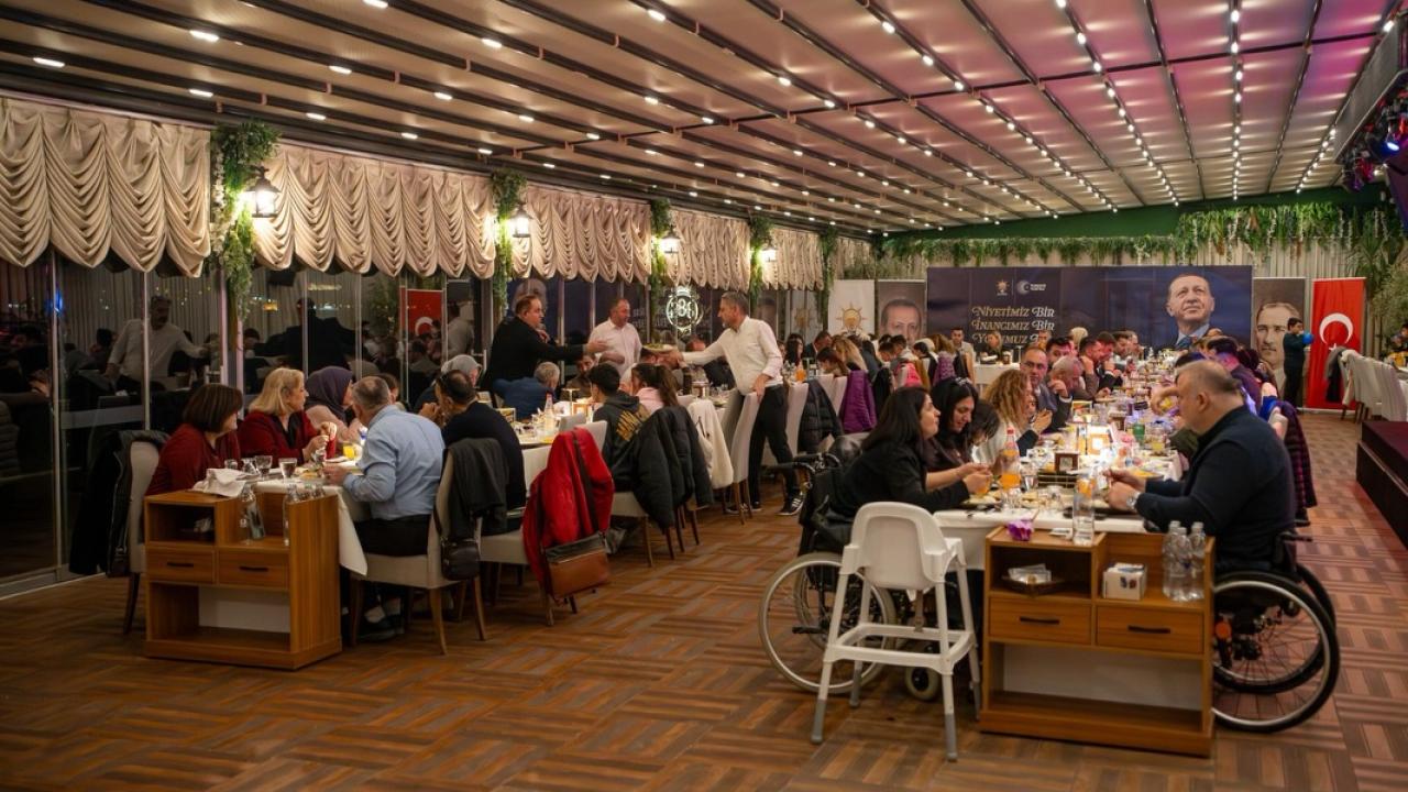 Teşkilat Ruhu Bu Sofrada Güçlendi! AK Parti İl Başkanlığı’ndan Anlamlı Buluşma!