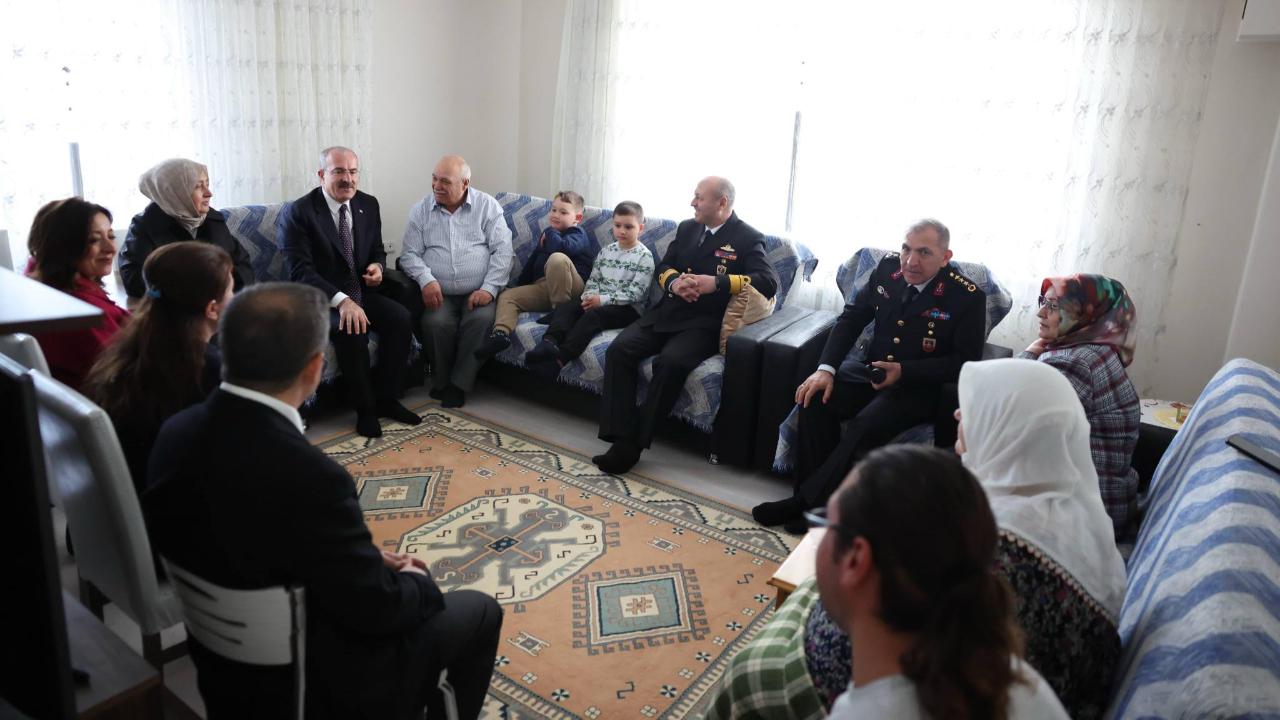 Vali Toraman ve Protokol Üyeleri Şehit Aileleri ve Huzurevi Sakinleriyle Bayramlaştı