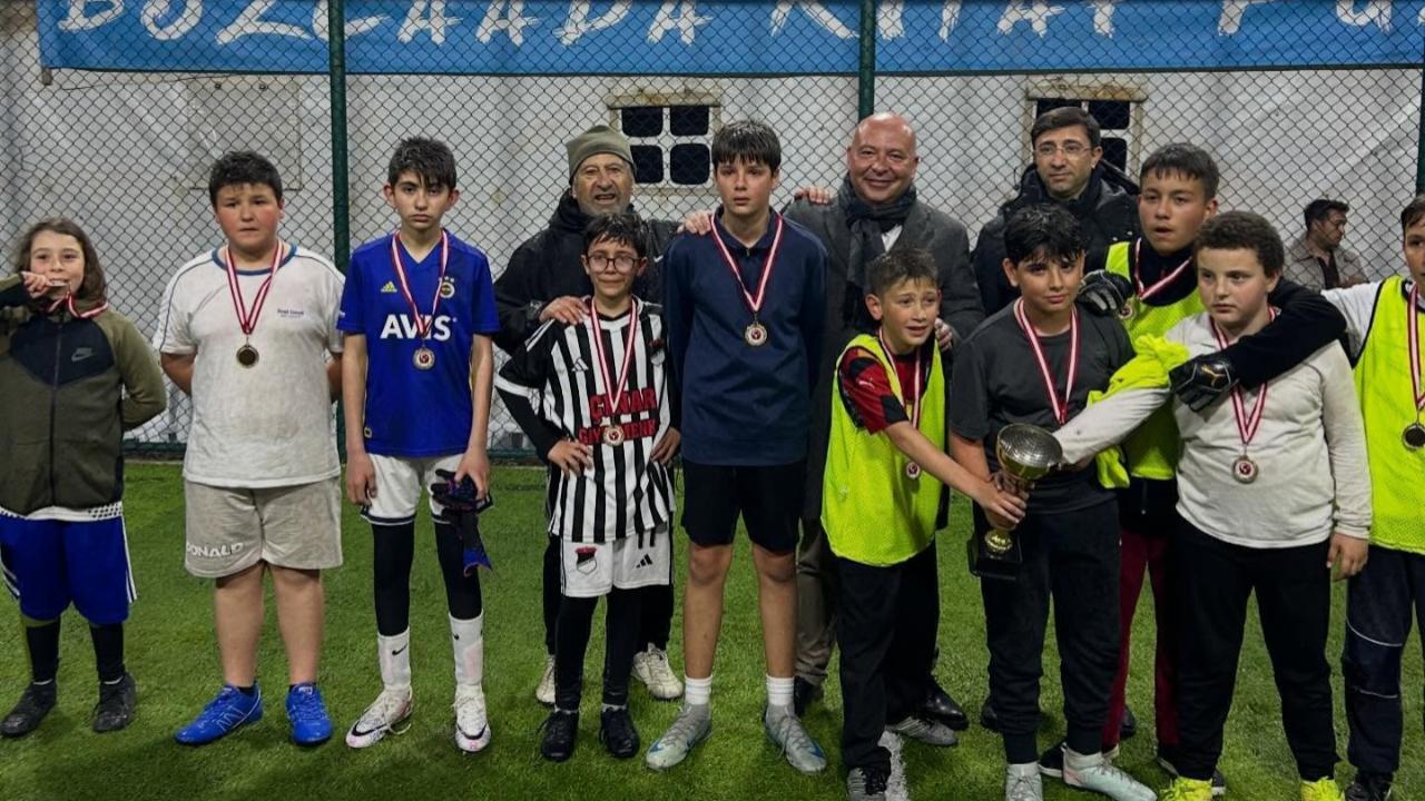 Bozcaada’da 23 Nisan Coşkusu Sahaya Yansıdı: Futbol Turnuvasında Şampiyonlar Belli Oldu!